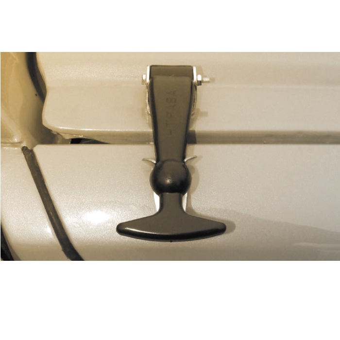 Attaches capot caoutchouc